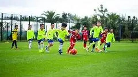 奥瑞金战队在丝路冰球赛首秀中主场失利